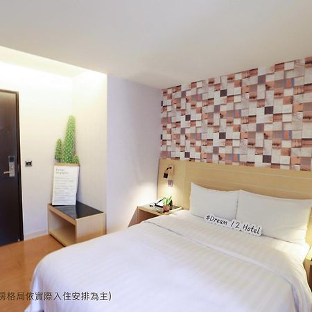 Dream 12 Hotel Taichung Extérieur photo
